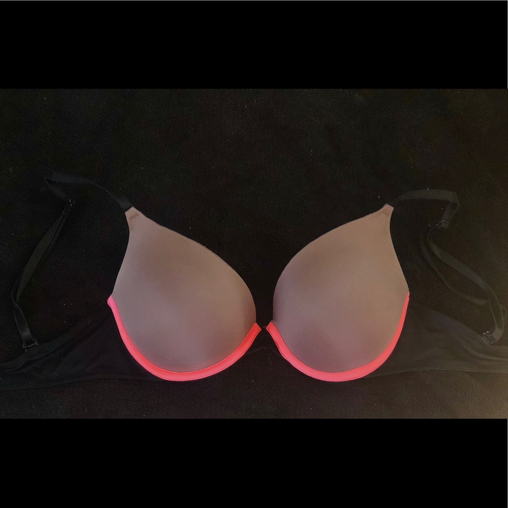Victoria’s Secret Bra 32D